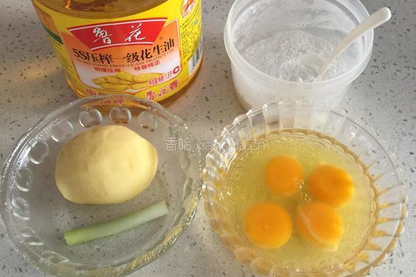 土豆丝鸡蛋饼的做法图解1