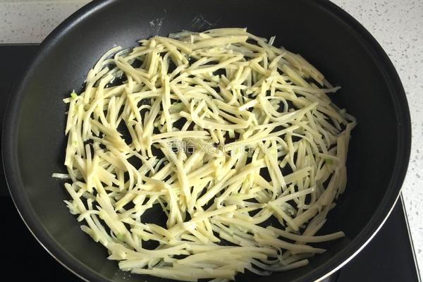 土豆丝鸡蛋饼的做法图解4