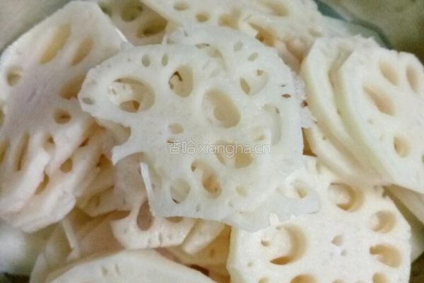 清炒藕片的做法图解1
