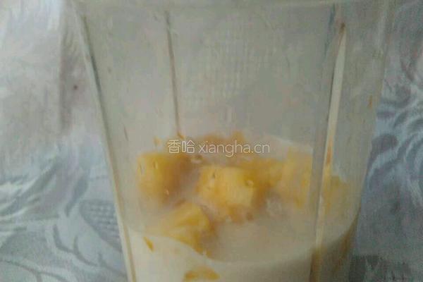 菠萝奶昔的做法图解4