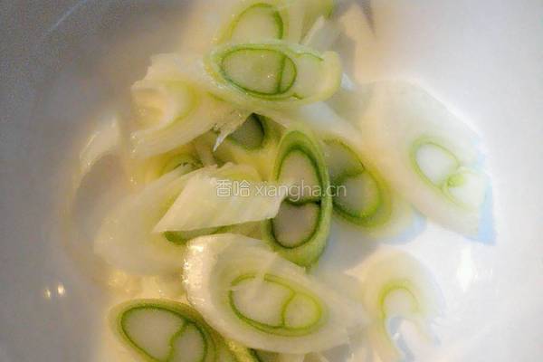 豆豉鲮鱼油麦菜的做法图解3