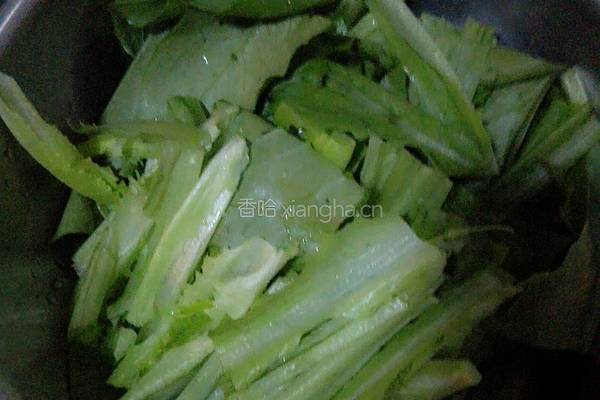 豆豉鲮鱼油麦菜的做法图解1