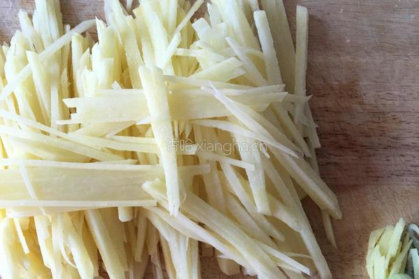 土豆丝炒肉末的做法图解1