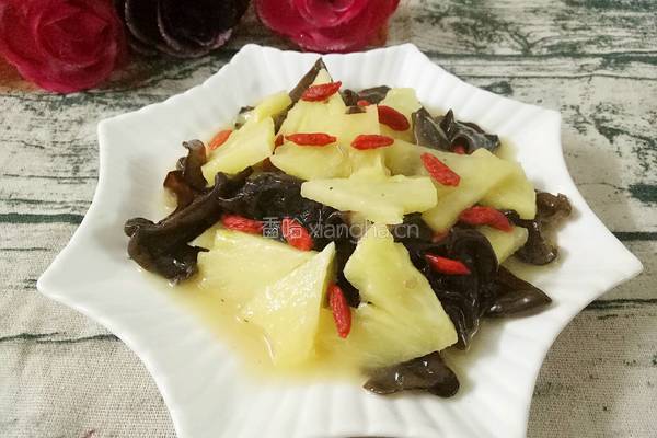 菠萝炒木耳的做法图解1