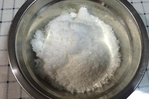 蛋白椰丝球的做法图解1