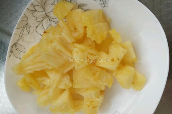 菠萝炒年糕的做法图解1