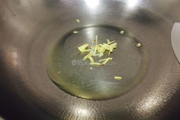 小鱿鱼炒卷心菜的做法图解2