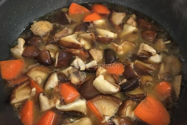 香菇炖鸡腿的做法图解5