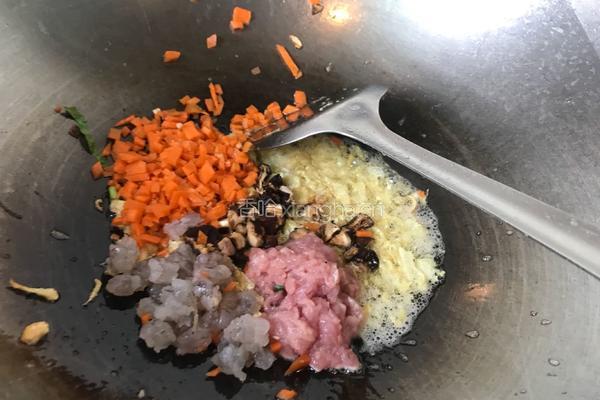 菠萝虾仁蛋炒饭的做法图解12