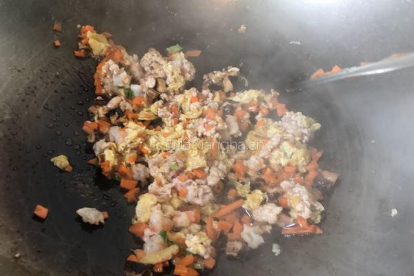 菠萝虾仁蛋炒饭的做法图解13