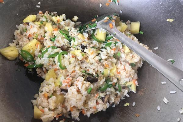 菠萝虾仁蛋炒饭的做法图解17