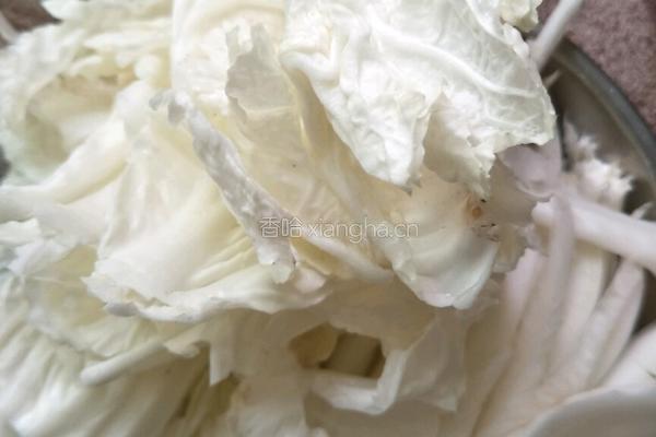 白菜炒撒子(阜阳地方菜）的做法图解1
