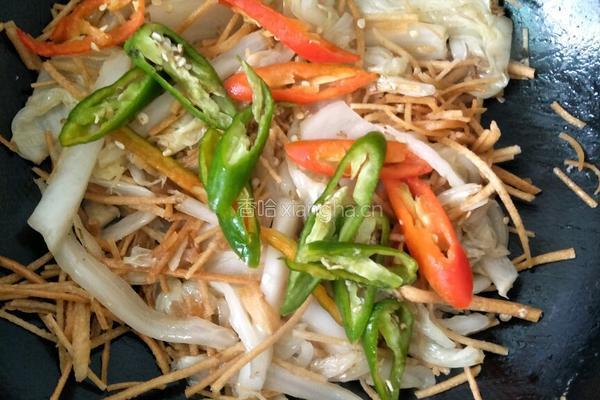 白菜炒撒子(阜阳地方菜）的做法图解2
