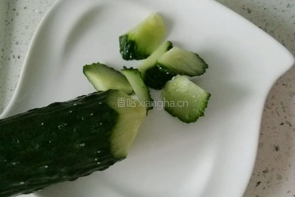 火腿拌青瓜的做法图解1