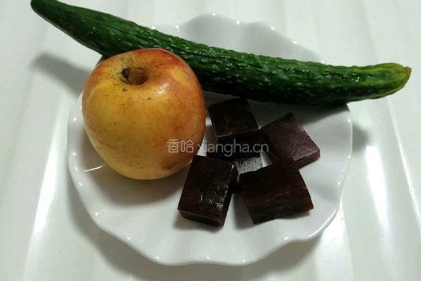 糖醋黄瓜苹果的做法图解1