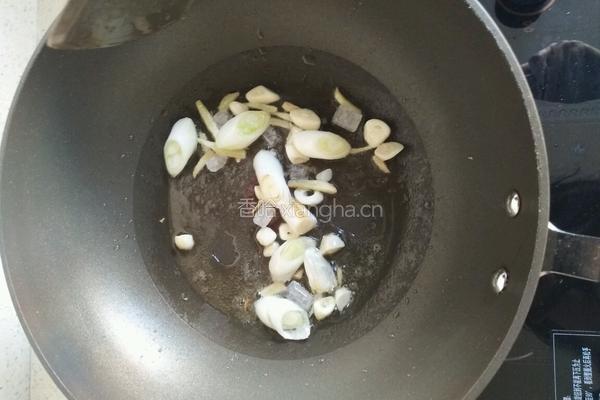 板栗牛肉的做法图解2