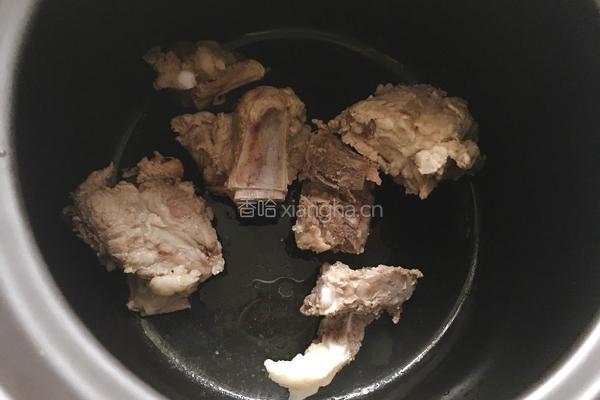 玉米排骨汤的做法图解3