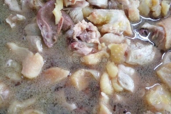 芹菜闷鸡的做法图解1