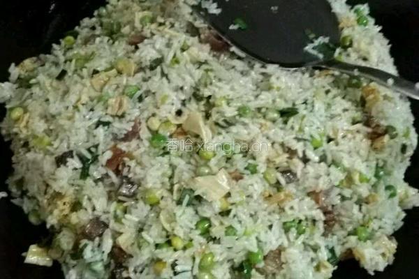 豌豆炒饭的做法图解6