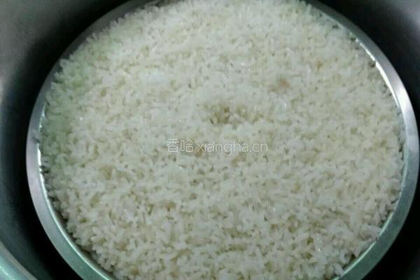 豌豆炒饭的做法图解1
