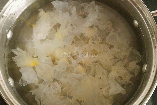 红枣银耳羹的做法图解3