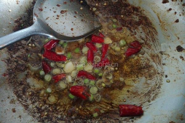 豆皮炒双耳的做法图解9