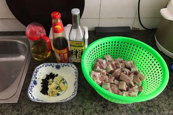 竹筒蒸排骨的做法图解2