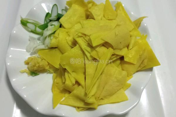 白菜大格扎炒肉的做法图解3