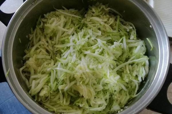 猪肉西葫芦水饺的做法图解6