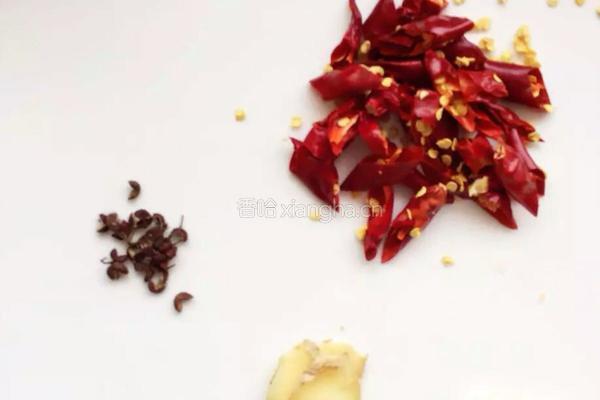 干豆角粉丝肉的做法图解2