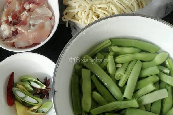 豆角焖面的做法图解1