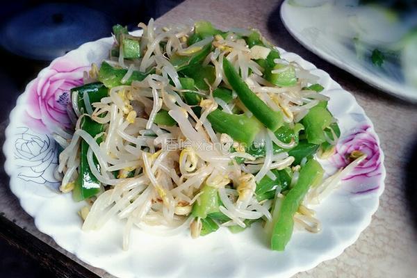 青椒炒豆芽的做法图解5