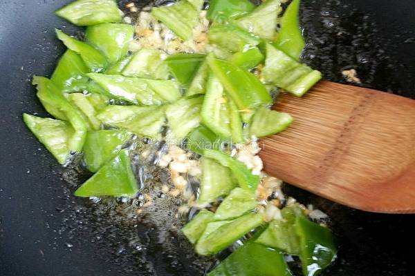 黄豆芽炒肉皮的做法图解9