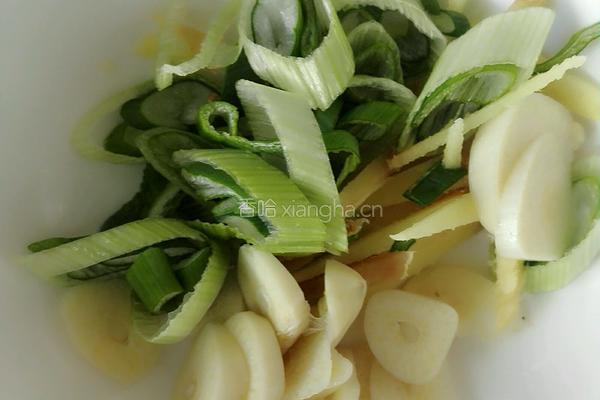 荷兰豆炒腊肠的做法图解3