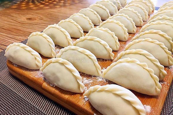 抱蛋煎饺的做法图解1