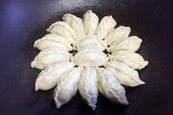 抱蛋煎饺的做法图解7