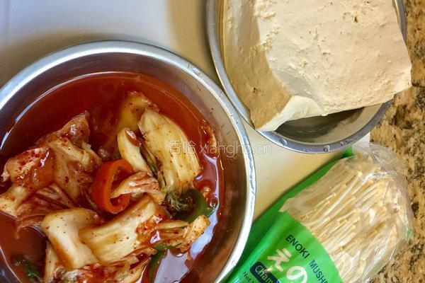 金针泡菜烧豆腐的做法图解1