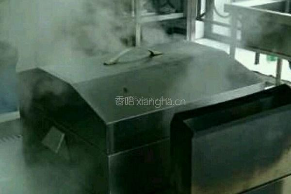 鸭蛋黄焗南瓜的做法图解2