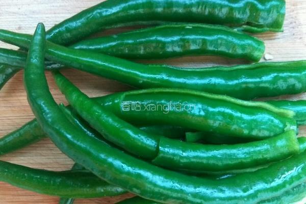 辣椒炒鸡蛋的做法图解2