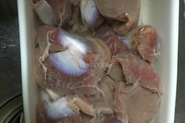 辣椒炒鸡胗的做法图解1