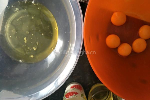 斑马纹双色戚风蛋糕的做法图解2