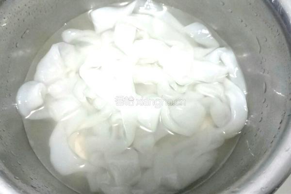 黄瓜拌拉皮的做法图解1