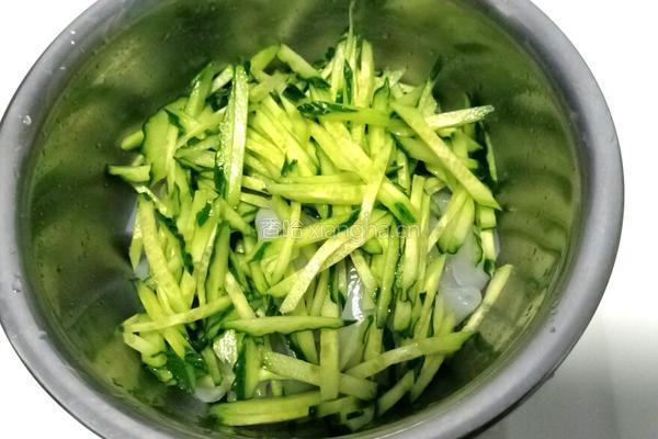 黄瓜拌拉皮的做法图解4