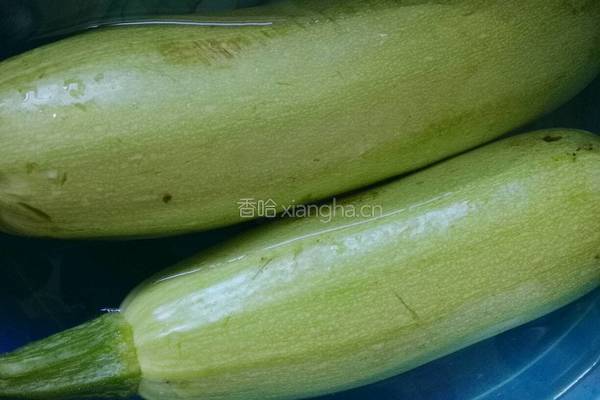 猪肉西葫芦饺子馅的做法图解1