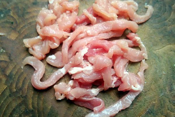 青椒肉丝盖饭的做法图解1