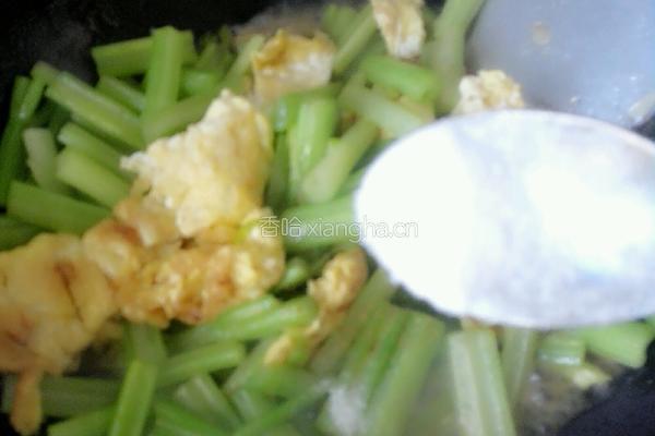 芹菜炒鸡蛋的做法图解9