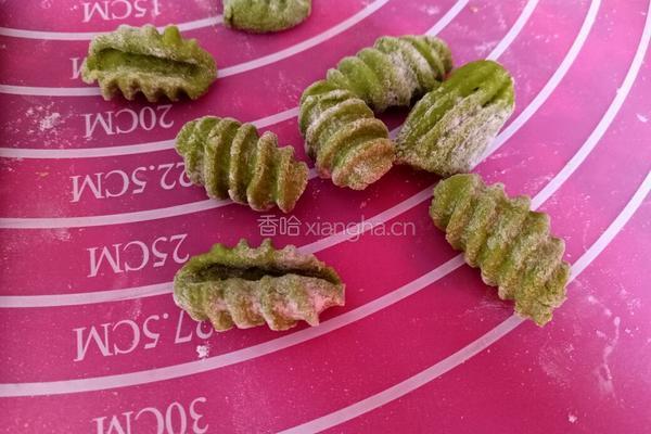 果蔬海螺面（菠菜味）的做法图解5