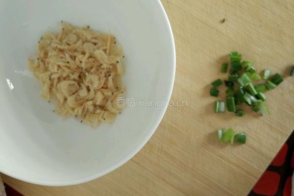 虾皮酱油炒饭的做法图解1