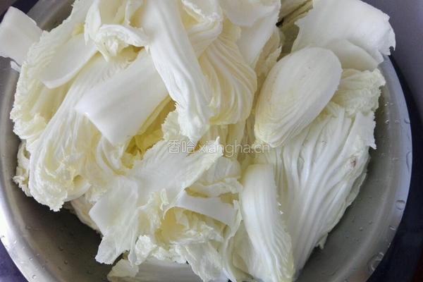白菜炝肉丝的做法图解1