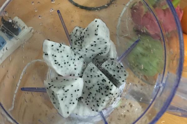 火龙果汁的做法图解2